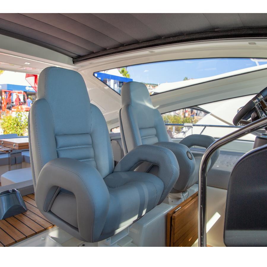 sedile imbottito con braccioli per barche e yacht 